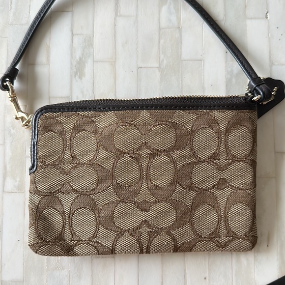 Signature C Coach wristlet barely used - Picture 3 of 3